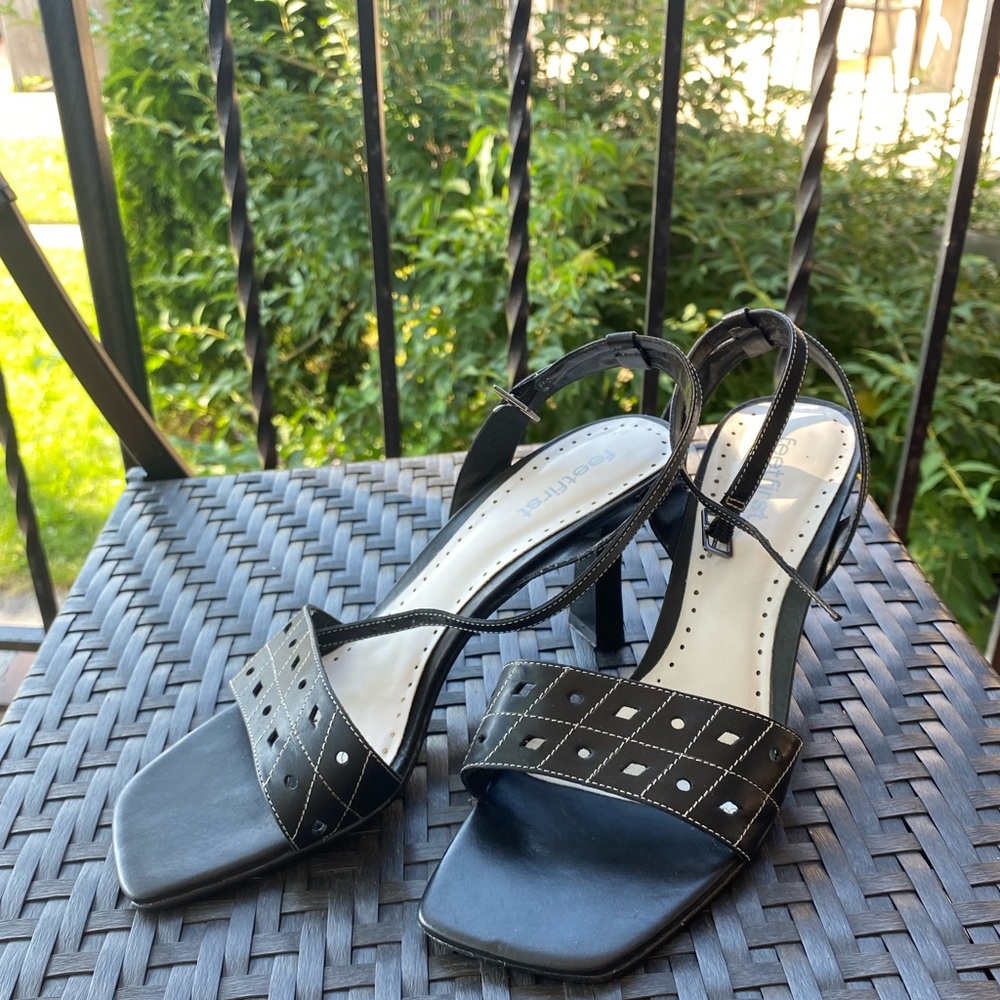 90s FEET FIRST HEELS